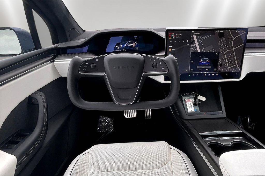 Used 2022 Tesla Model X Plaid image 8