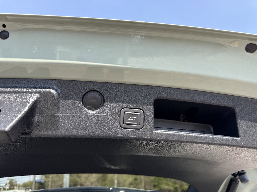 Used 2025 Chevrolet Equinox LT w/ Convenience Package II FWD image 64