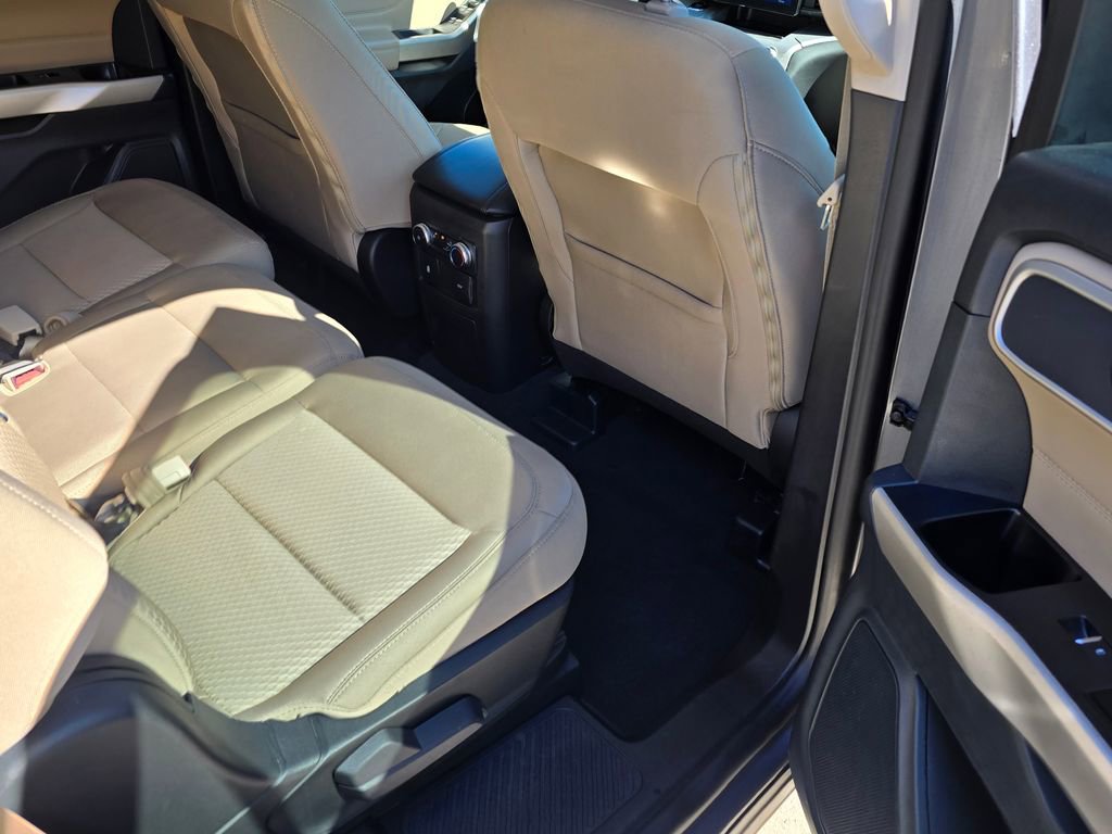 Used 2022 Ford Explorer XLT image 31