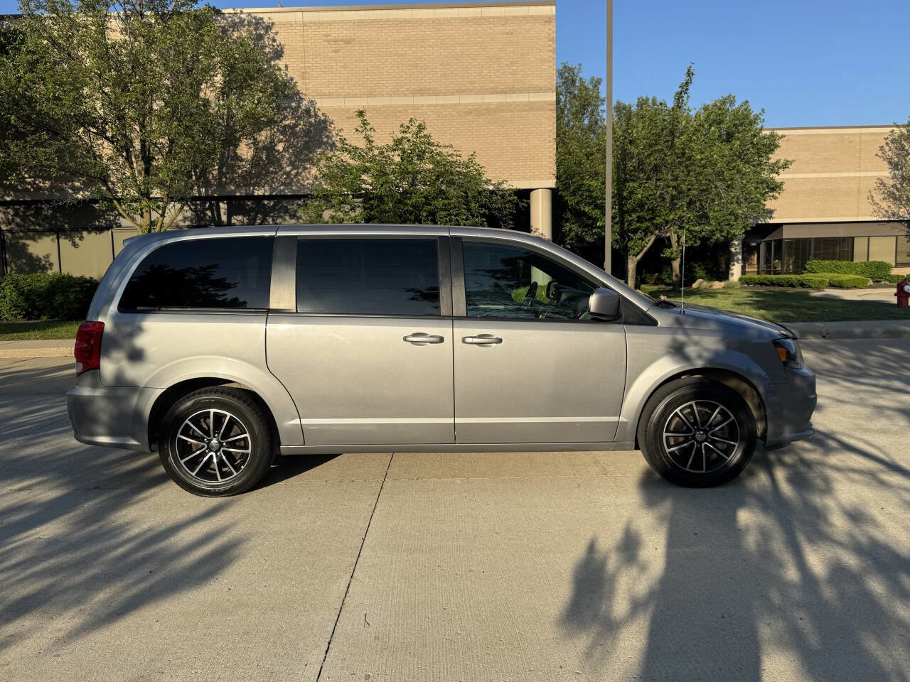 Used 2018 Dodge Grand Caravan GT FWD image 6