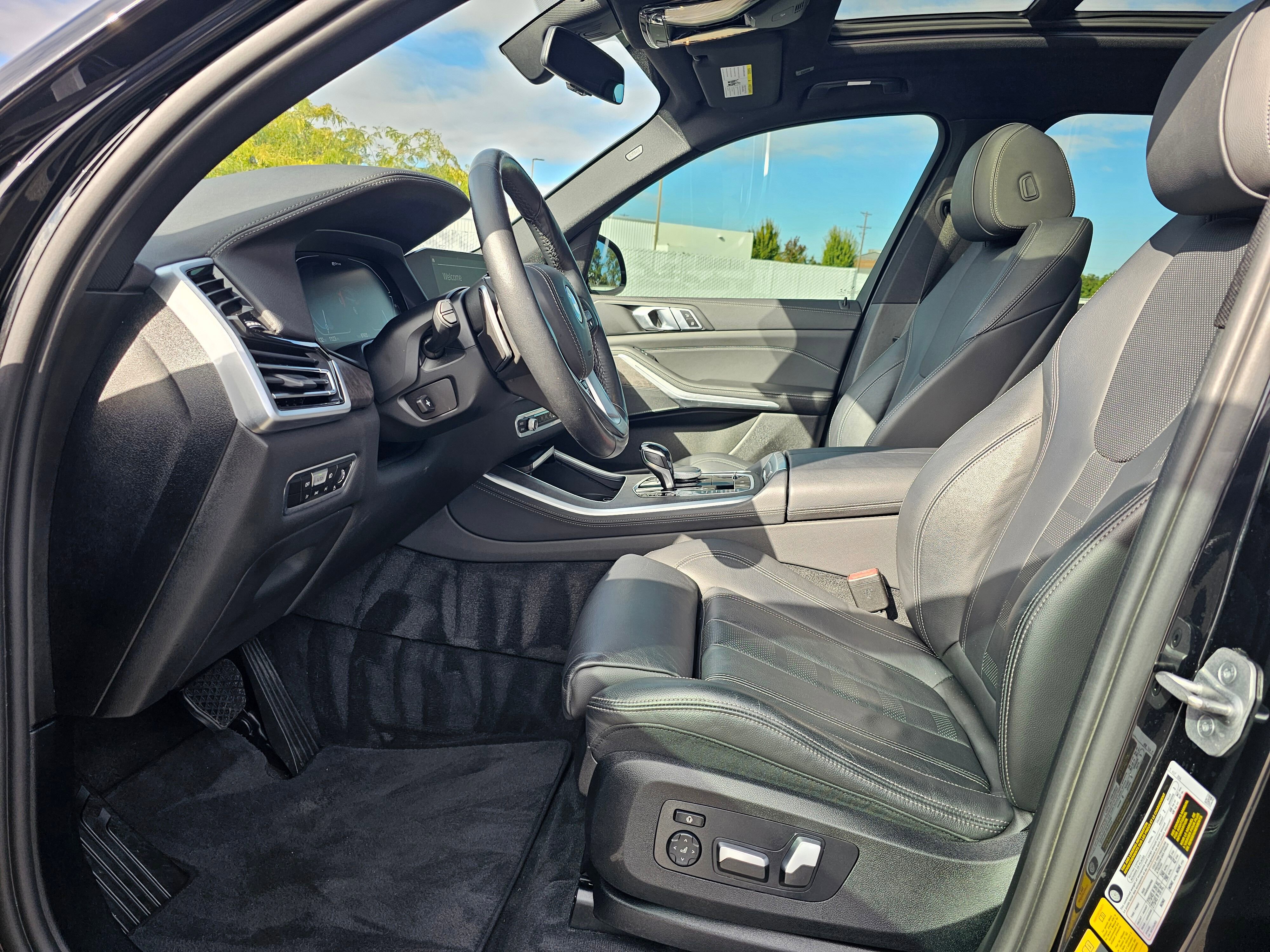 Used 2022 BMW X5 xDrive45e w/ Premium Package image 11