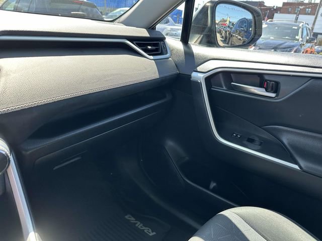 Used 2020 Toyota RAV4 XLE w/ All Weather Liner Package AWD/4WD image 31