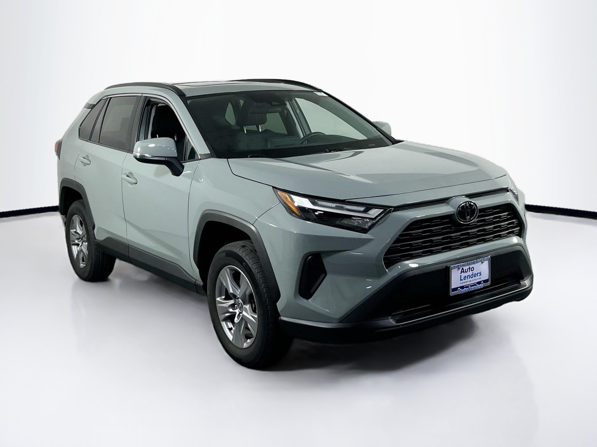 Used 2022 Toyota RAV4 XLE w/ Convenience Package AWD/4WD image 3