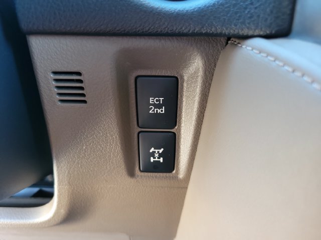 Used 2023 Lexus GX 460 Premium w/ Accessory Package AWD/4WD image 29