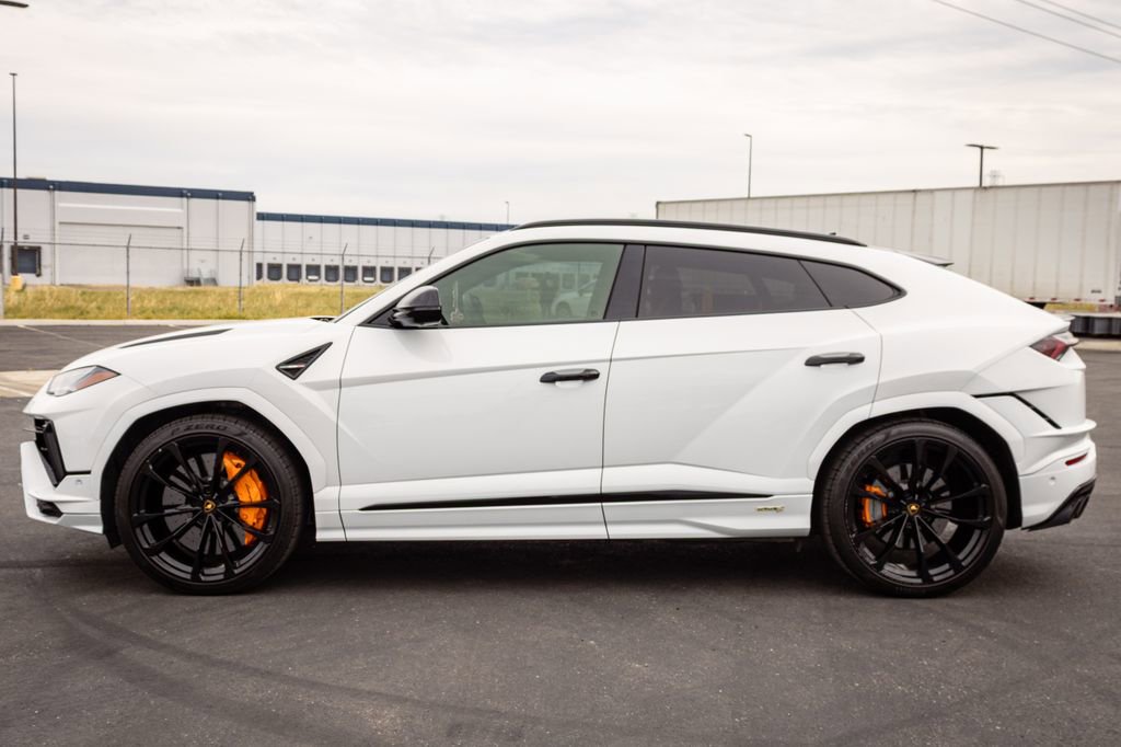 Used 2023 Lamborghini Urus S image 2