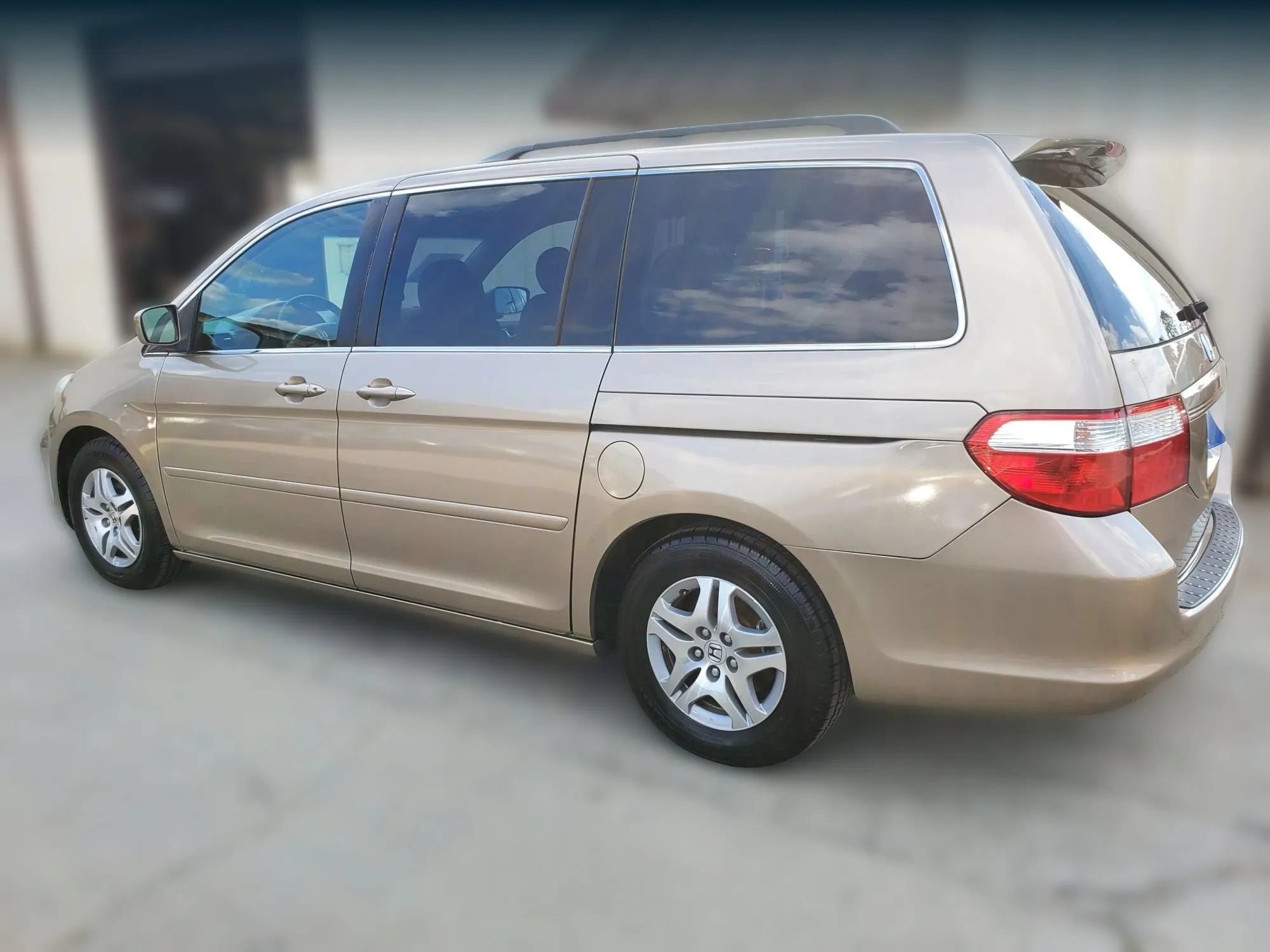 Used 2005 Honda Odyssey EX-L image 3
