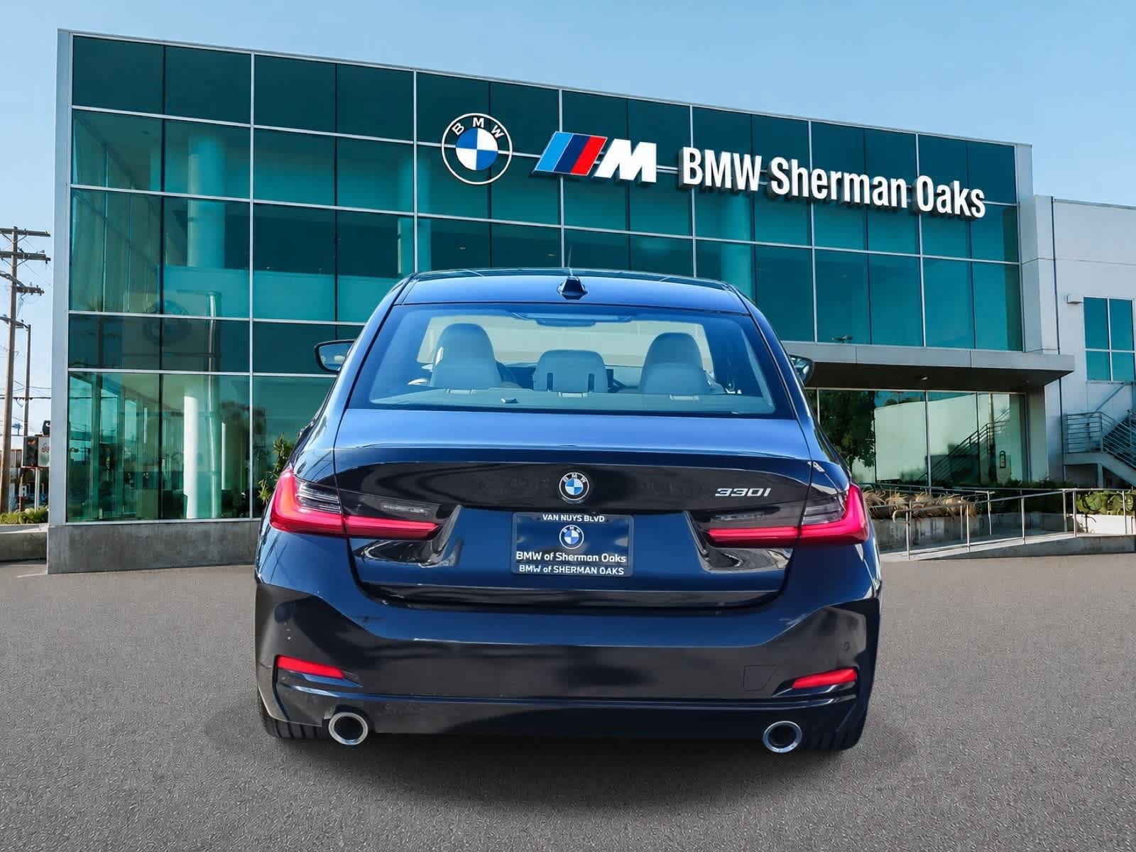 Used 2024 BMW 330i Sedan w/ Convenience Package RWD image 5