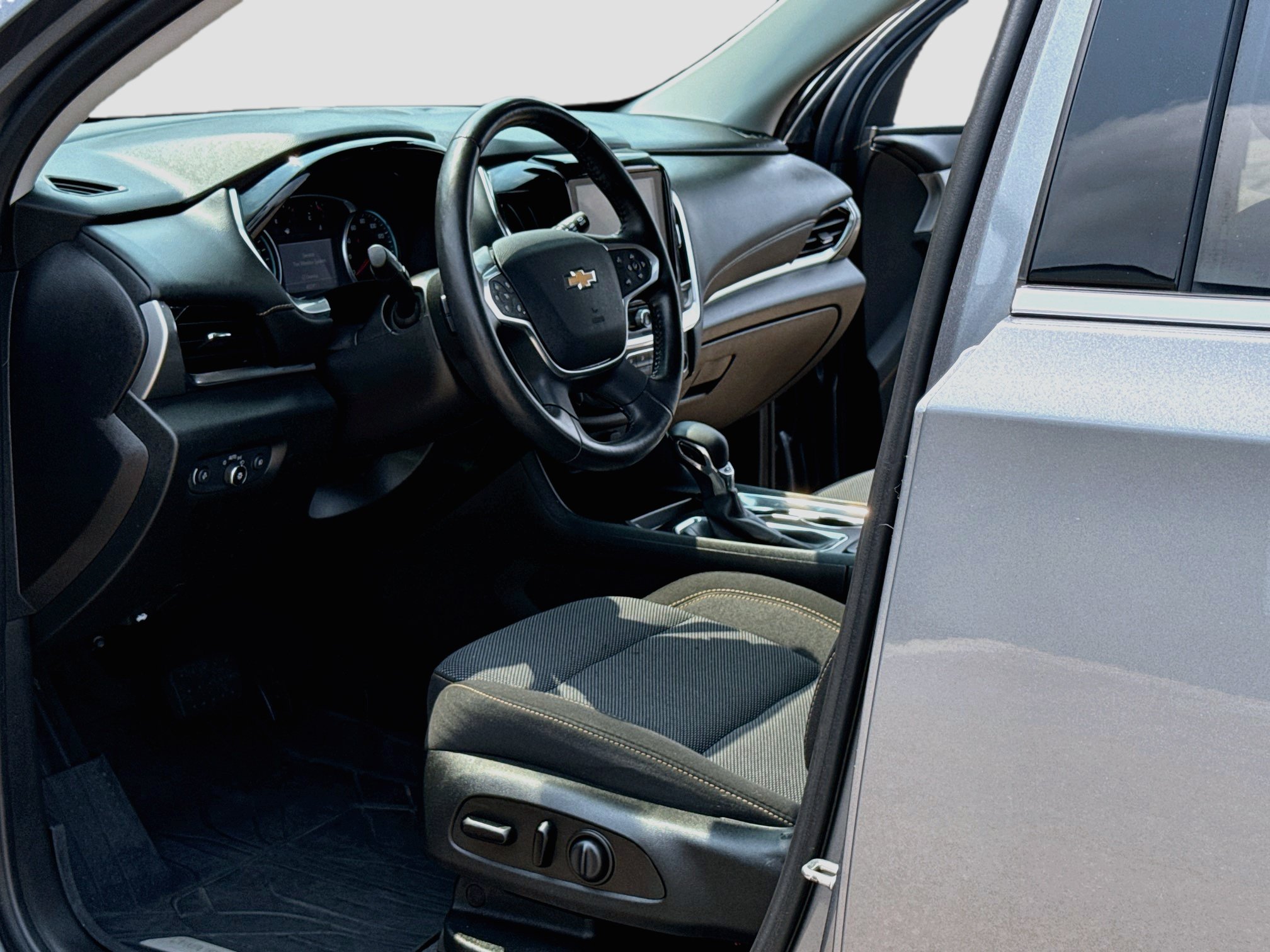 Used 2021 Chevrolet Traverse LT w/ LPO, Floor Liner Package AWD/4WD image 11
