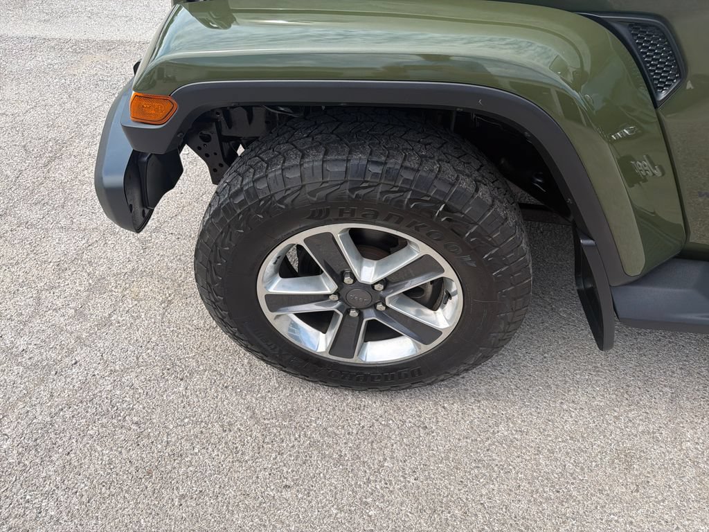 Used 2022 Jeep Wrangler Unlimited Sahara w/ Dual Top Group AWD/4WD image 10