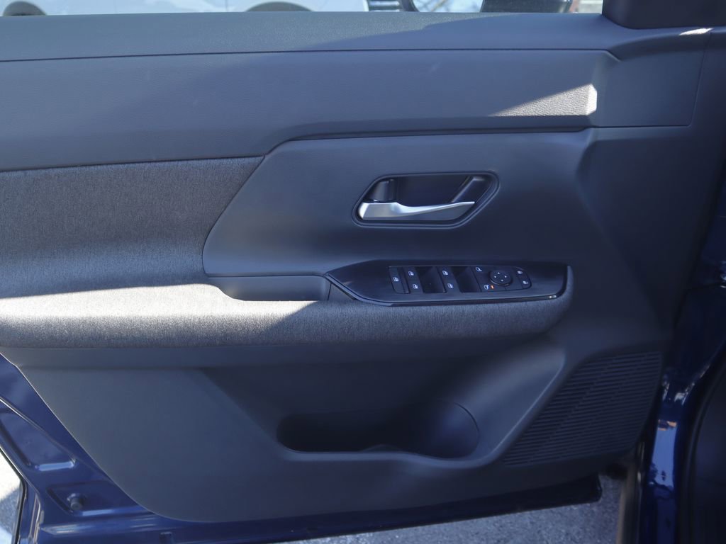 New 2025 Nissan Kicks SV AWD/4WD image 15