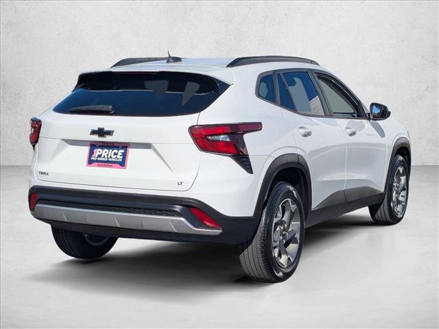 Certified 2024 Chevrolet Trax LT w/ Sunroof Package FWD image 5