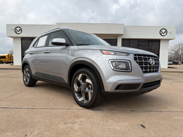 Used 2024 Hyundai Venue SEL image 3