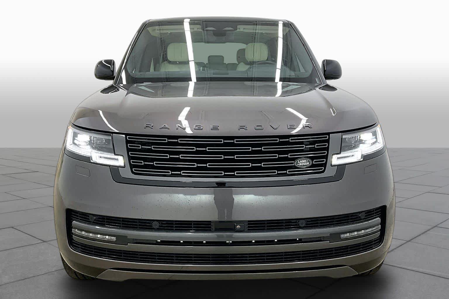 Used 2025 Land Rover Range Rover SE AWD/4WD image 4