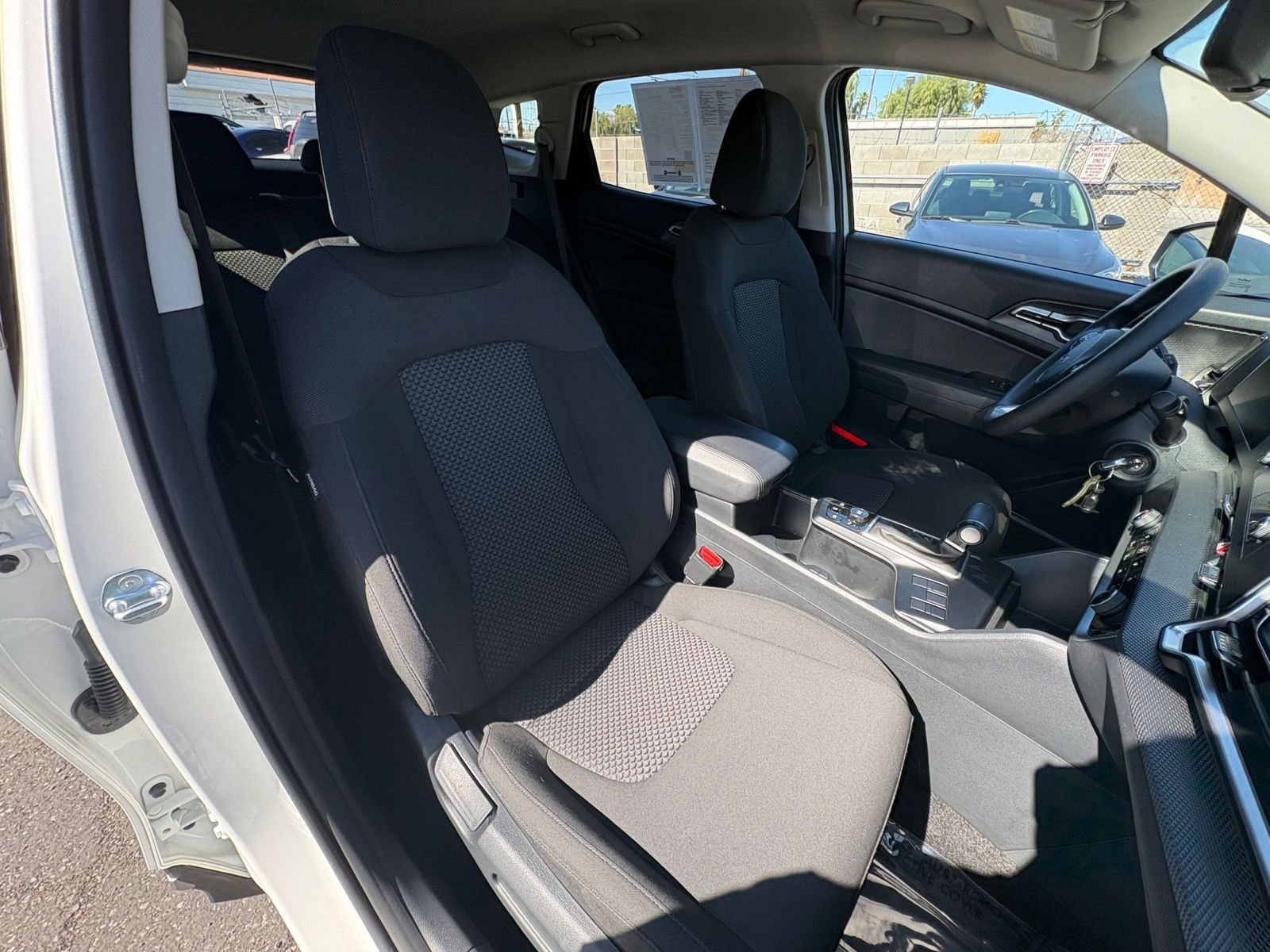 Used 2025 Kia Sportage LX image 35