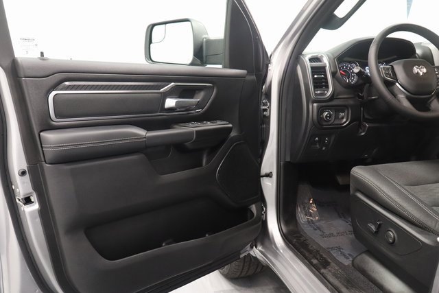 New 2026 RAM 1500 4x4 Crew Cab image 9