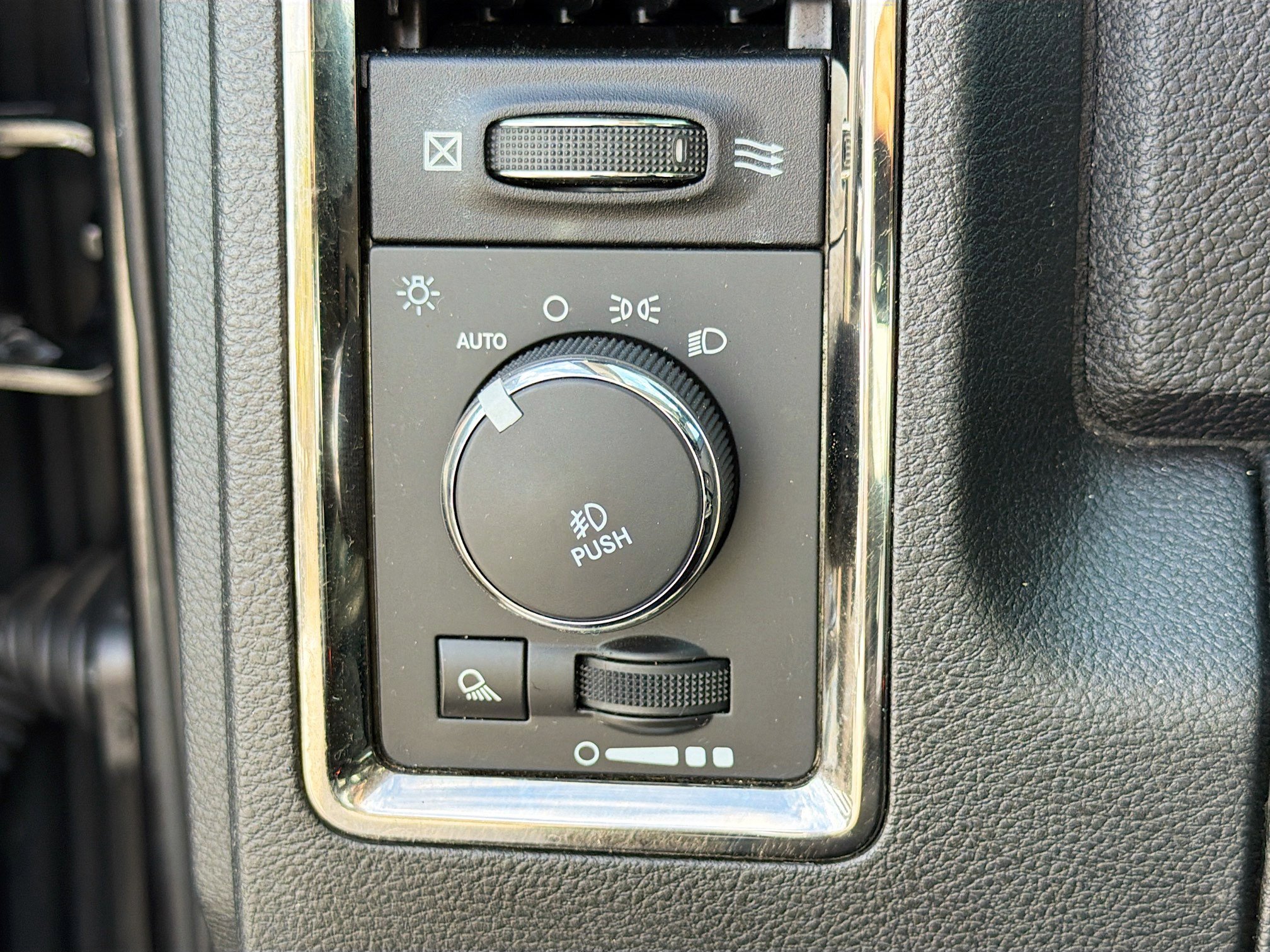 Used 2015 RAM 1500 Sport image 34