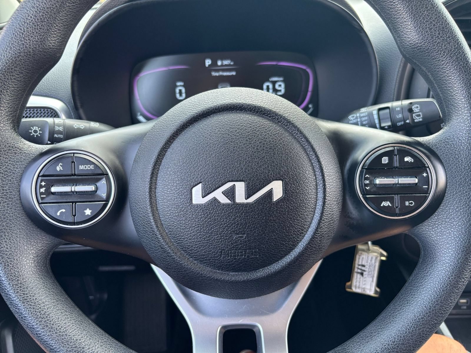 Used 2025 Kia Soul LX w/ LX Technology Package FWD image 25
