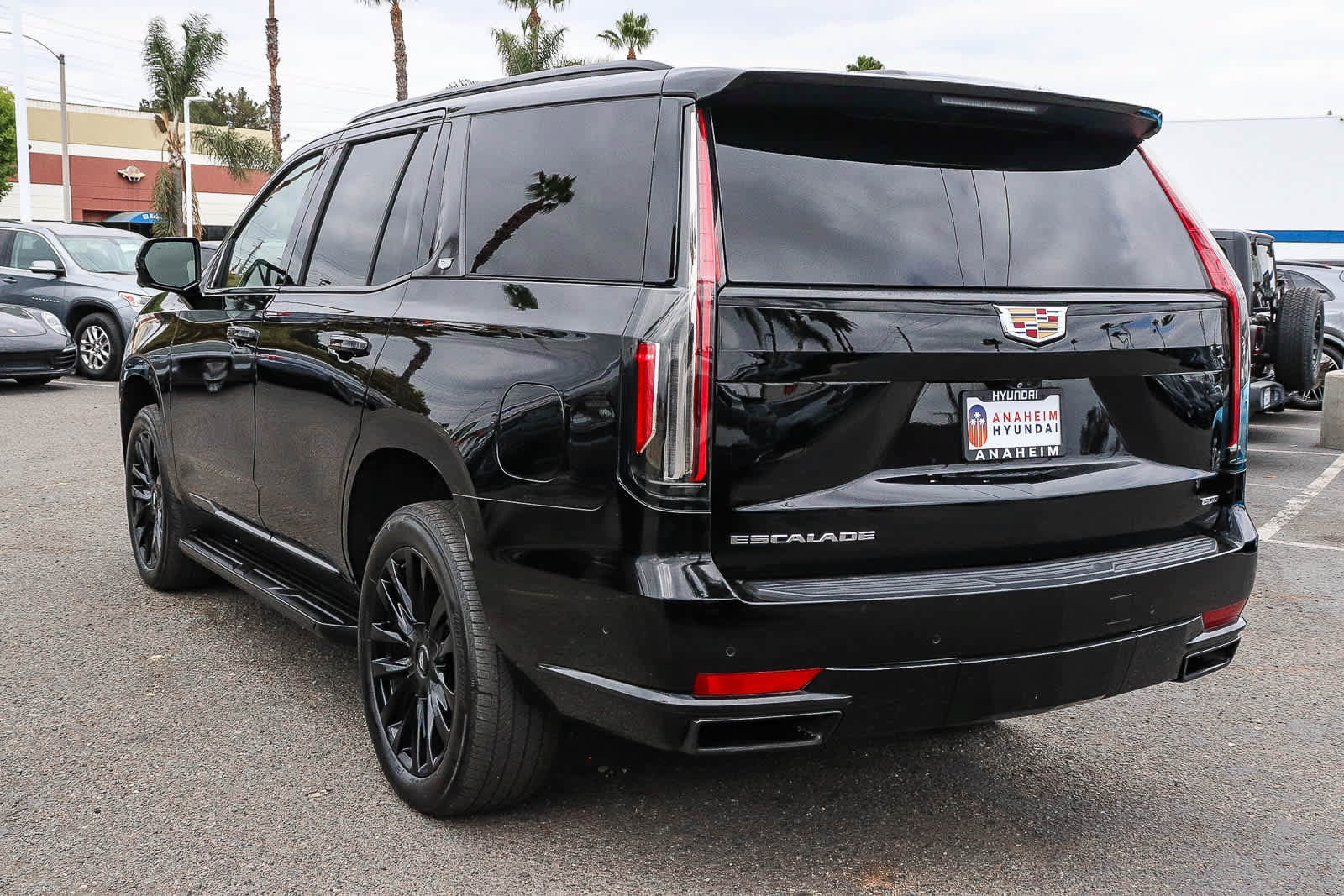 Used 2023 Cadillac Escalade Premium Luxury AWD/4WD image 9