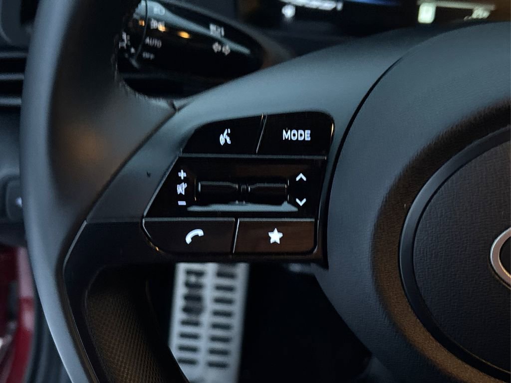 Used 2025 Hyundai Elantra Sport image 27