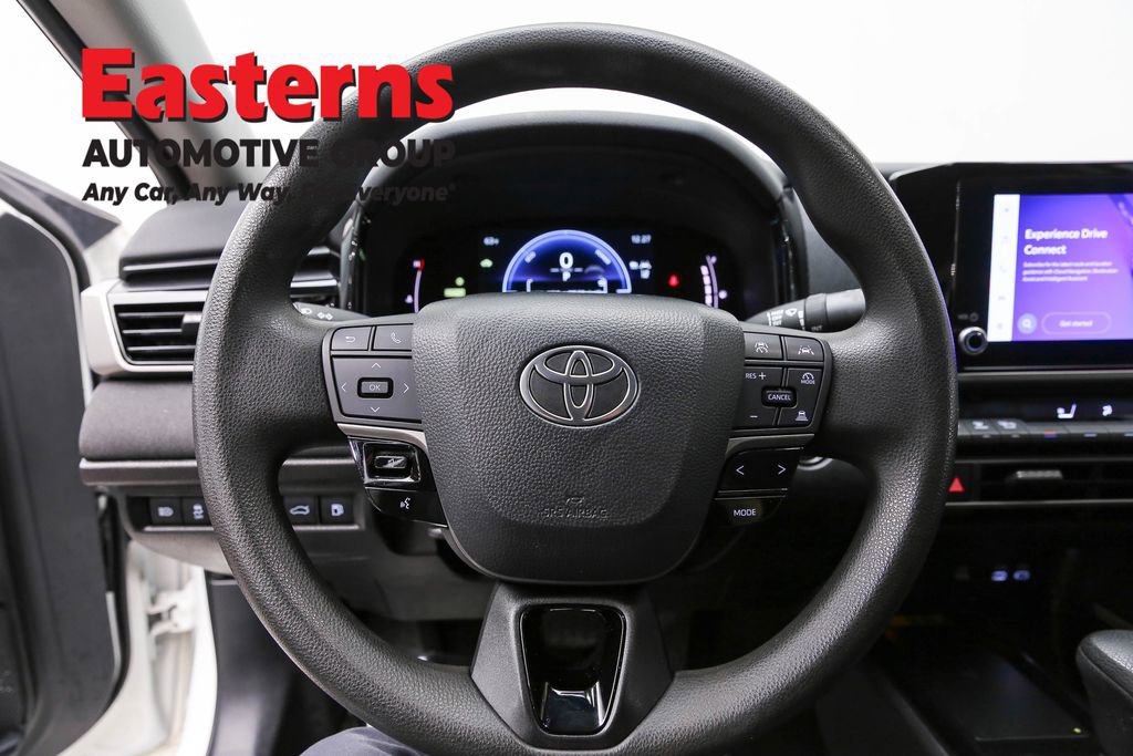 Used 2025 Toyota Camry LE image 10