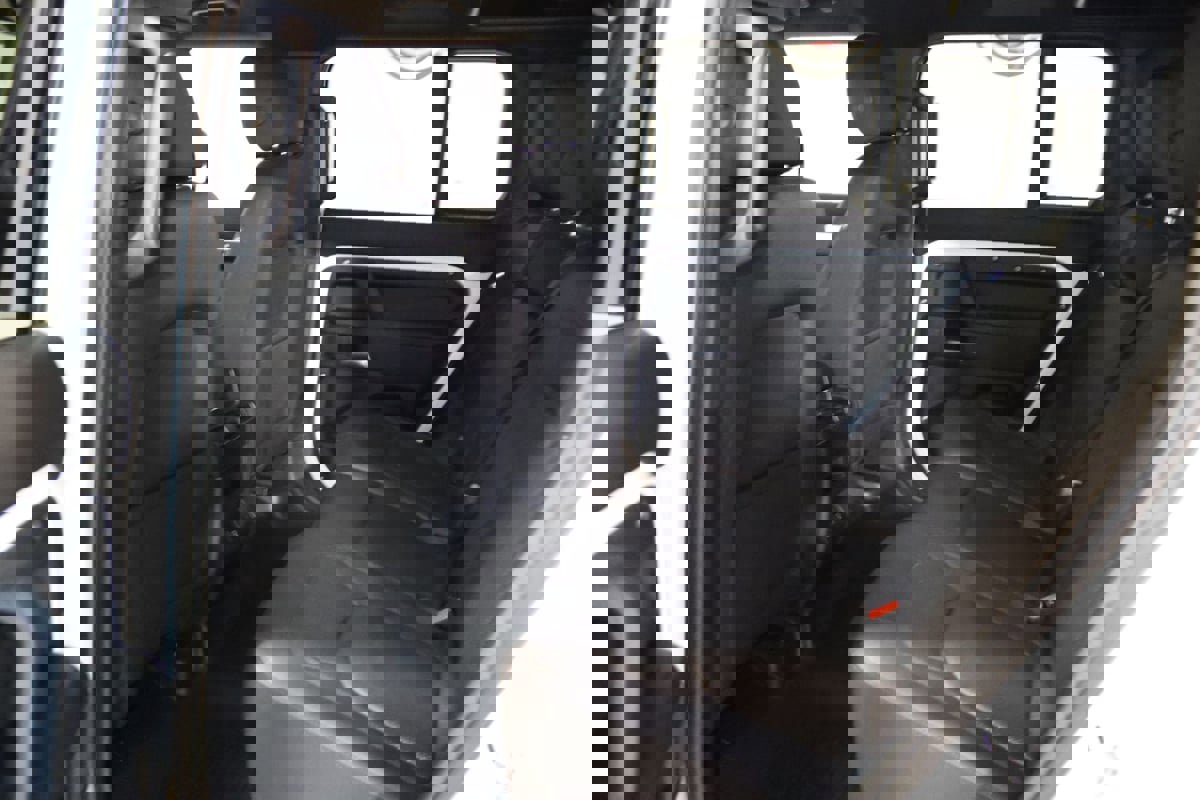 Used 2025 Land Rover Defender 110 S image 55