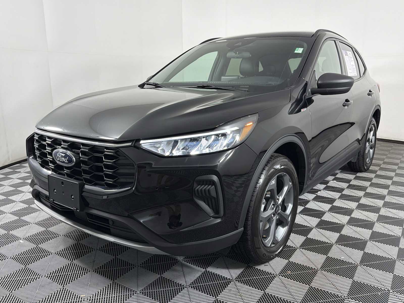 Used 2025 Ford Escape ST-Line image 6