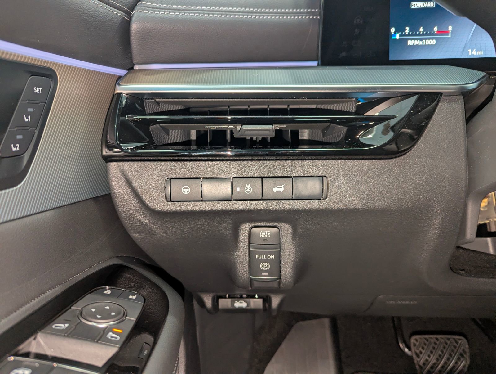 New 2025 Nissan Murano SL AWD/4WD image 18