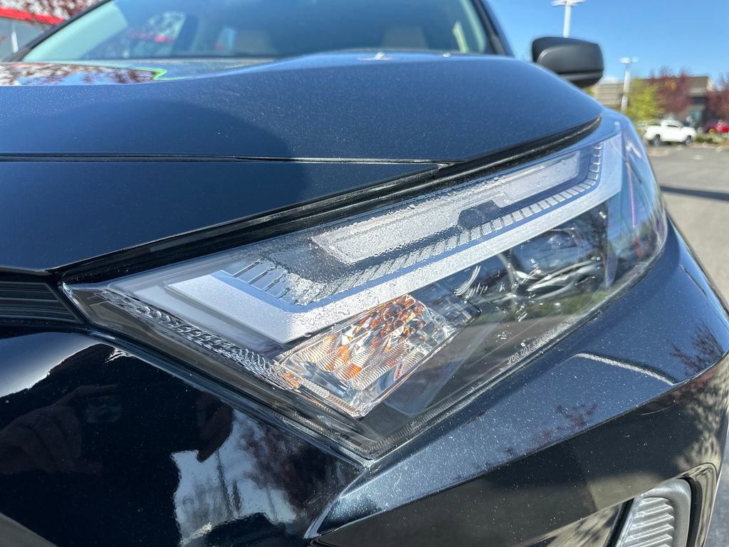 Certified 2025 Toyota RAV4 LE AWD/4WD image 9
