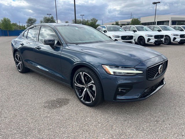 Used 2025 Volvo S60 B5 Core AWD/4WD image 1