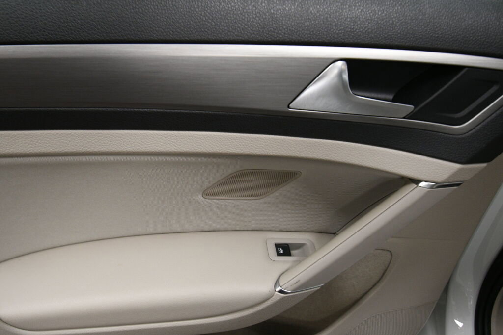 Used 2017 Volkswagen Golf S image 21