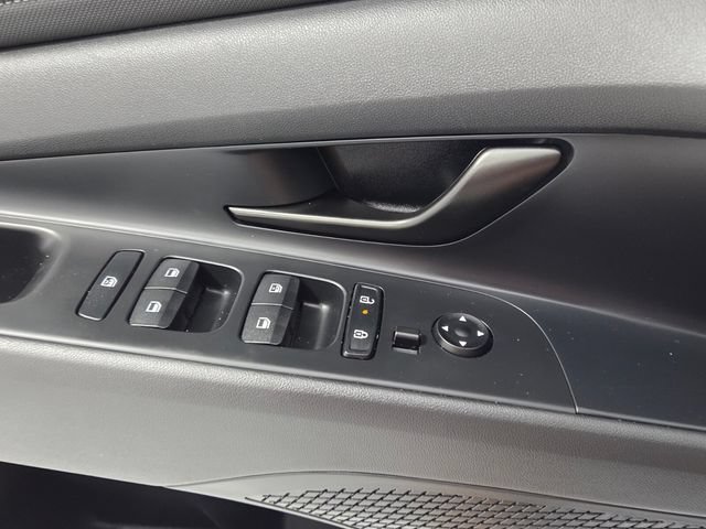 Used 2025 Hyundai Elantra Sport FWD image 28