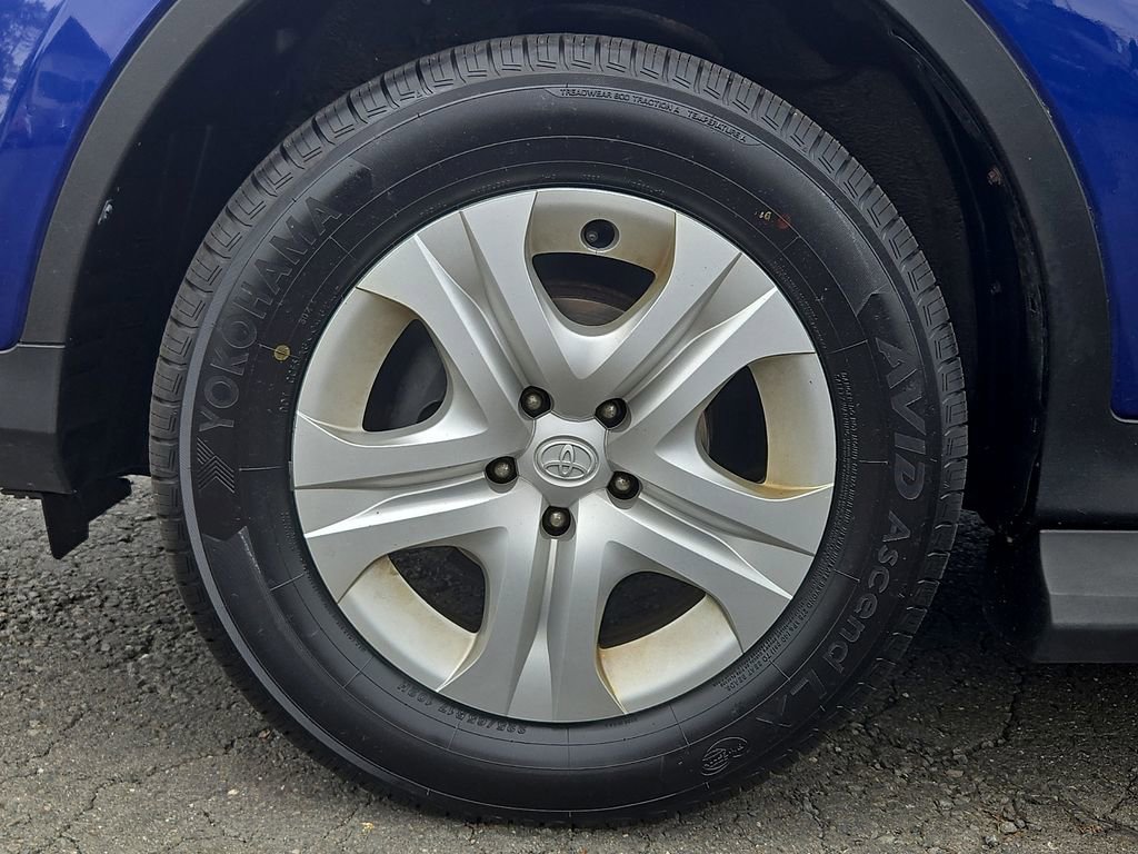 Used 2015 Toyota RAV4 LE AWD/4WD image 9
