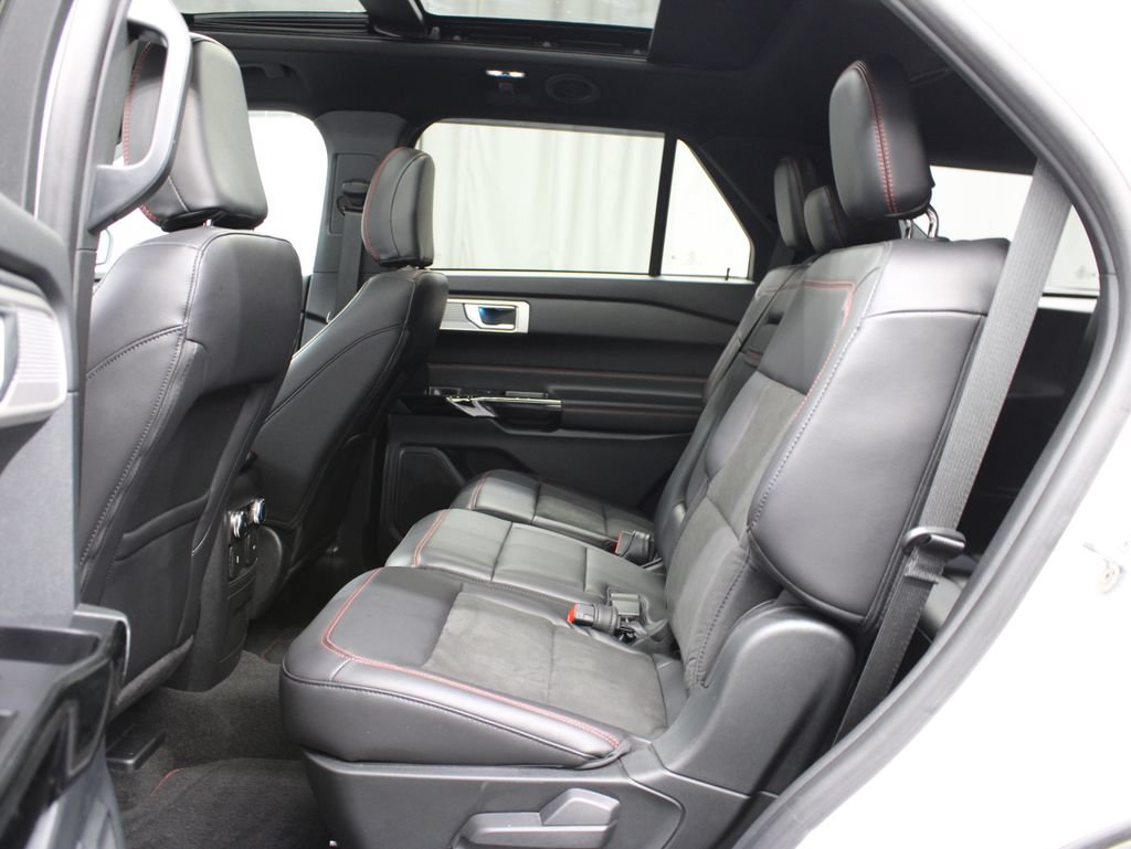 Used 2023 Ford Explorer ST-Line AWD/4WD image 16