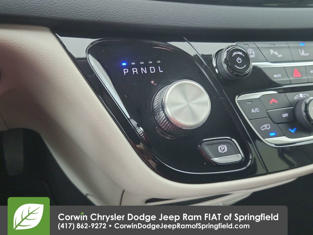 Certified 2023 Chrysler Pacifica Touring-L image 26