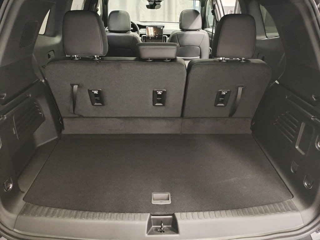 New 2026 GMC Acadia AT4 w/ Luxury Package image 15