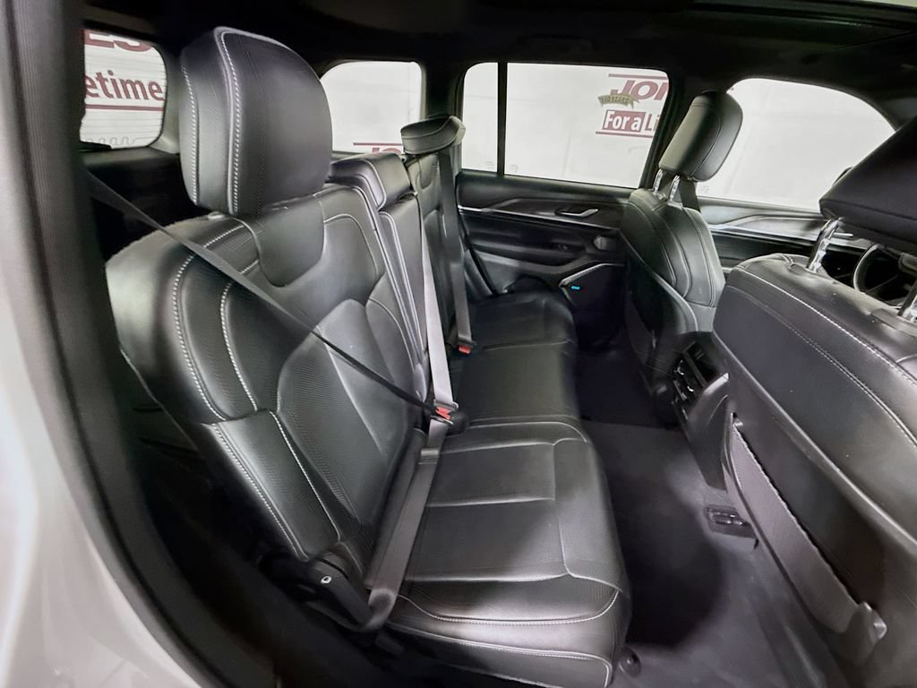 Used 2022 Jeep Grand Cherokee Overland AWD/4WD image 33