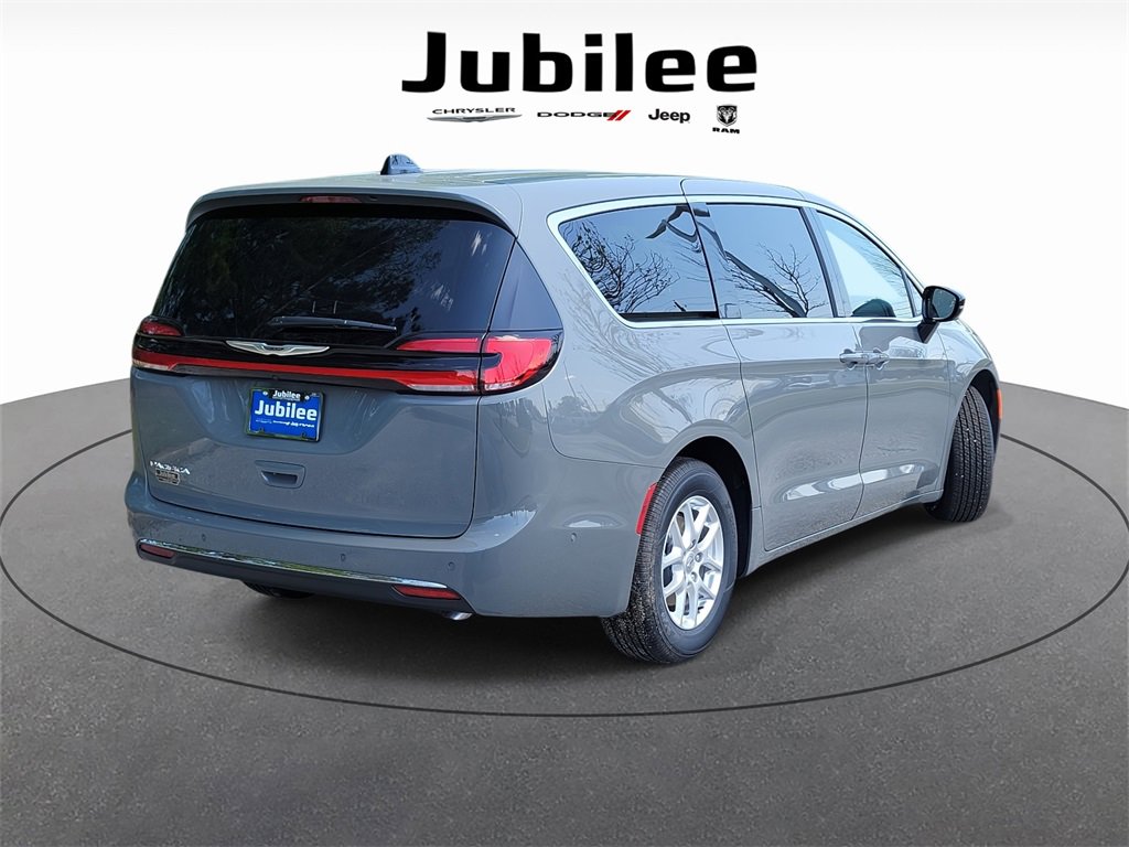New 2025 Chrysler Pacifica Select image 5