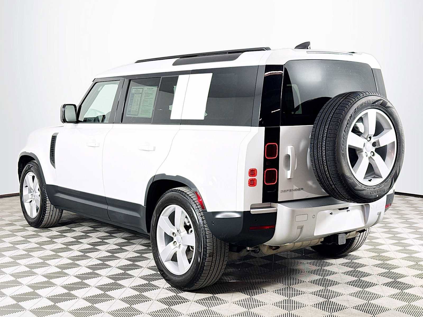 Used 2025 Land Rover Defender 110 S image 7