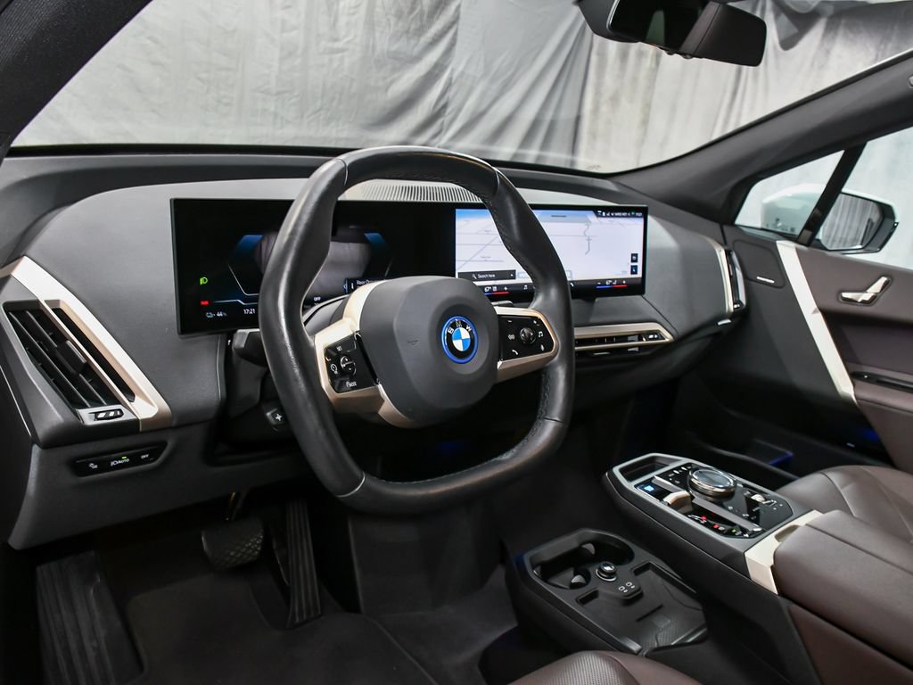 Used 2024 BMW iX xDrive50 w/ Sport Package AWD/4WD image 23