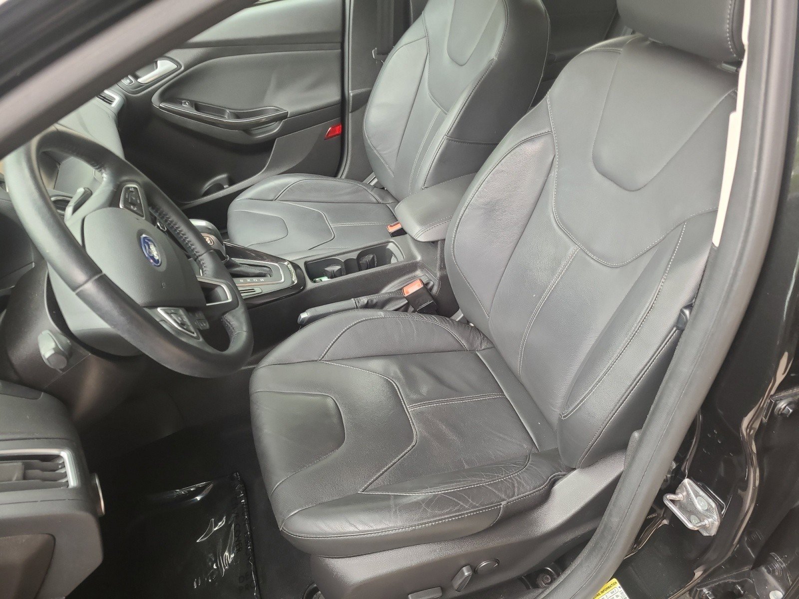 Used 2015 Ford Focus Titanium FWD image 11