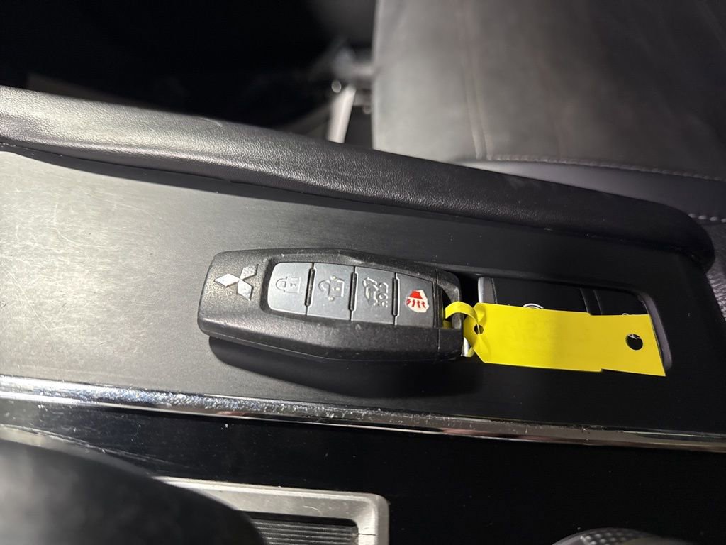 Used 2022 Mitsubishi Outlander SE image 32