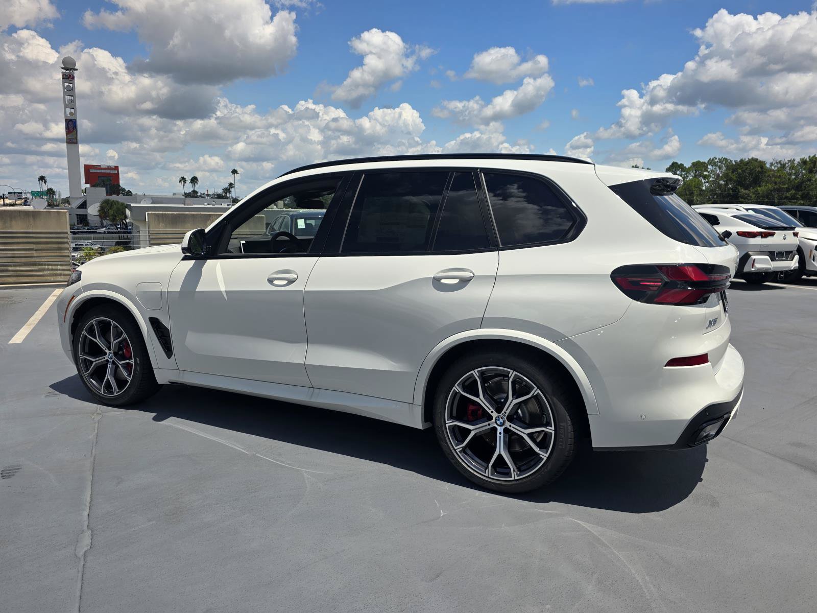 New 2026 BMW X5 xDrive50e w/ M Sport Package AWD/4WD image 5