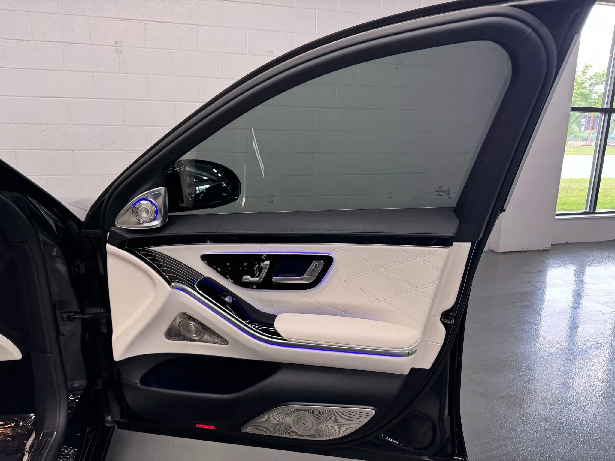 Used 2023 Mercedes-Benz Maybach S 680 S 680 4MATIC Sedan 4D w/ Manufaktur Leather Package image 75
