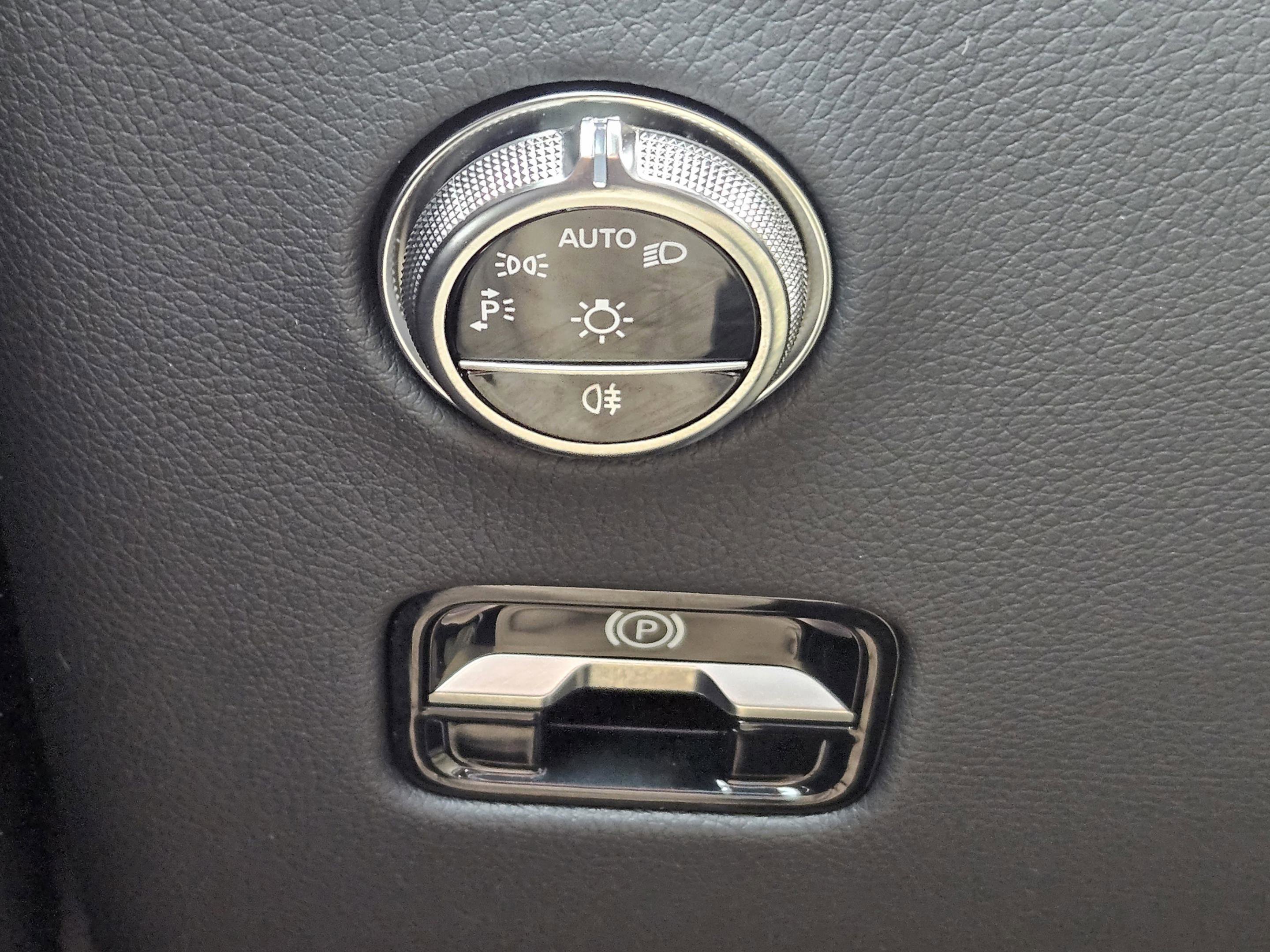 Certified 2026 Mercedes-Benz GLC 300 image 12