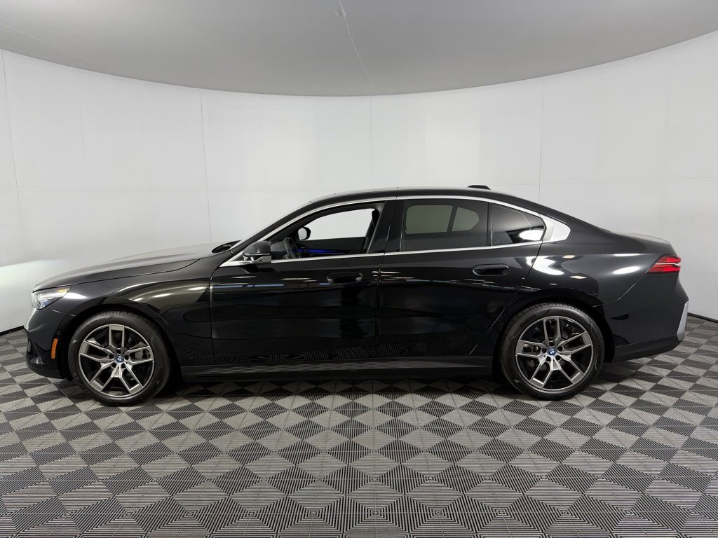 Used 2025 BMW i5 xDrive40 w/ Premium Package image 10