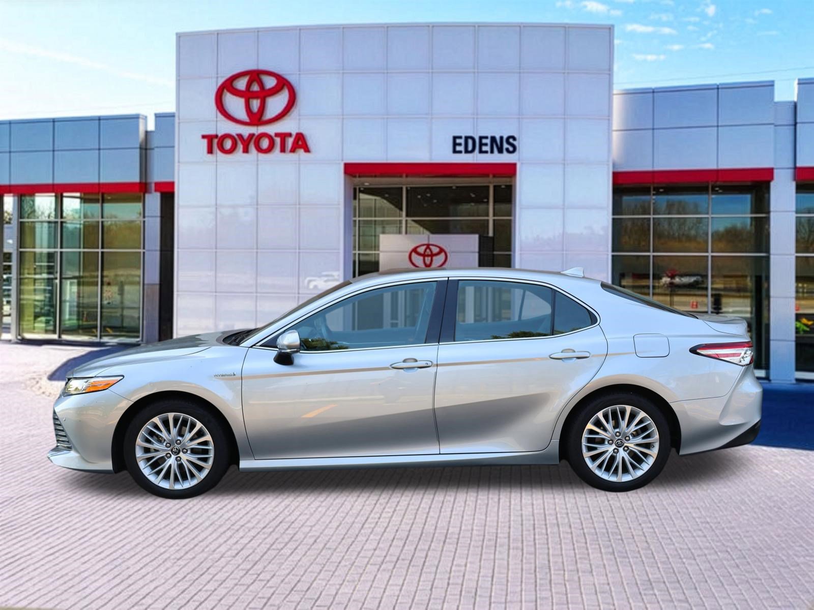 Used 2018 Toyota Camry XLE w/ Audio Package FWD image 8