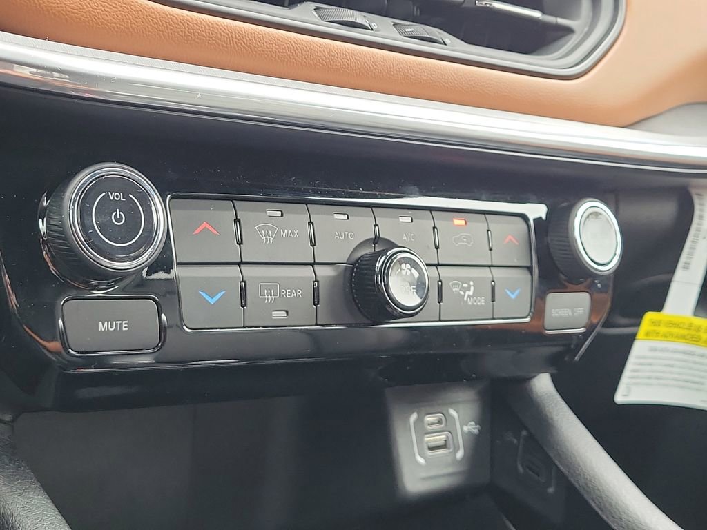 Used 2024 Jeep Compass Limited image 24