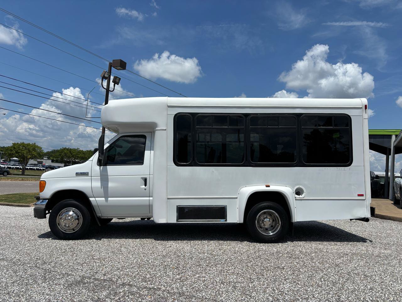 Used 2006 Ford E-350 and Econoline 350 Super Duty RWD image 3