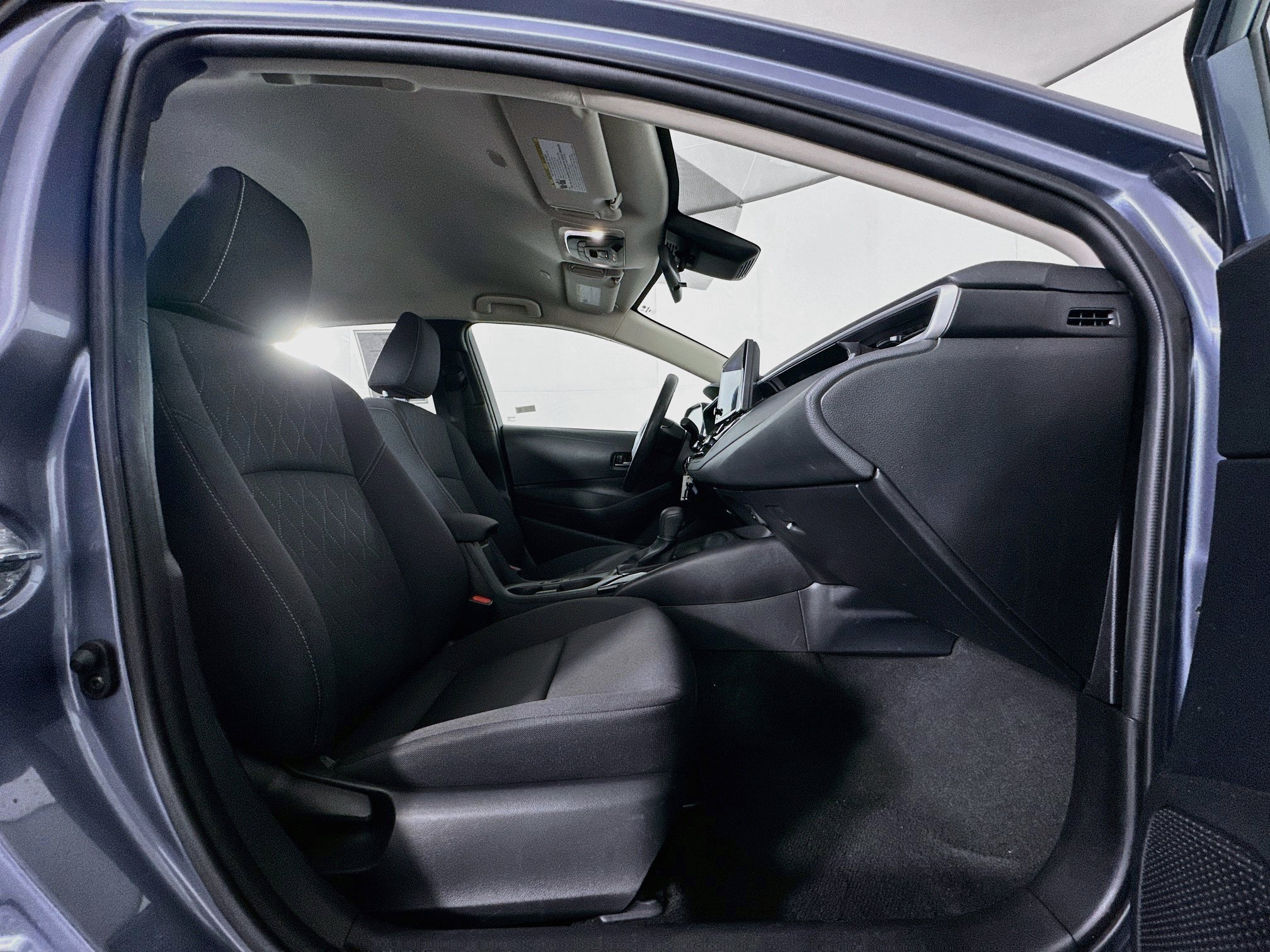 Used 2025 Toyota Corolla LE FWD image 29