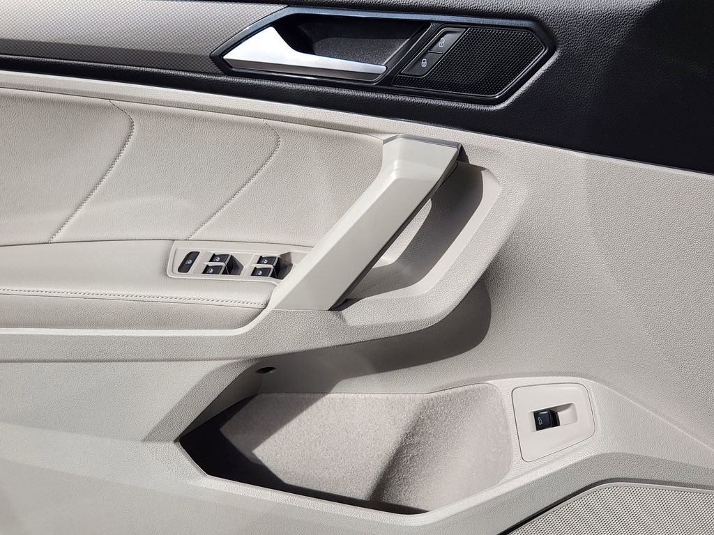 Used 2024 Volkswagen Tiguan SE w/ MDO Package, Two-Row image 13